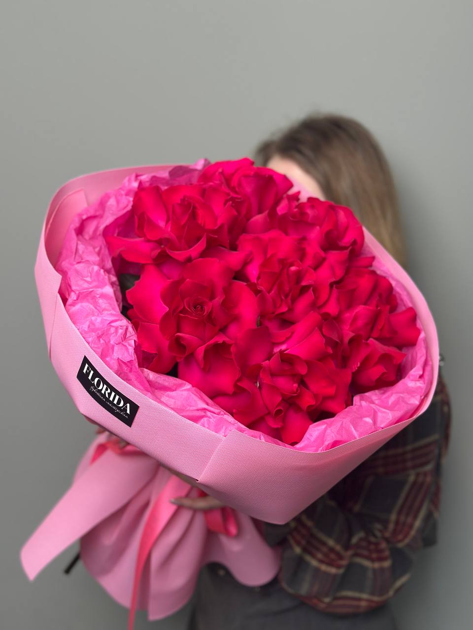 Фуксия (монобукет из малиновых французских роз)<