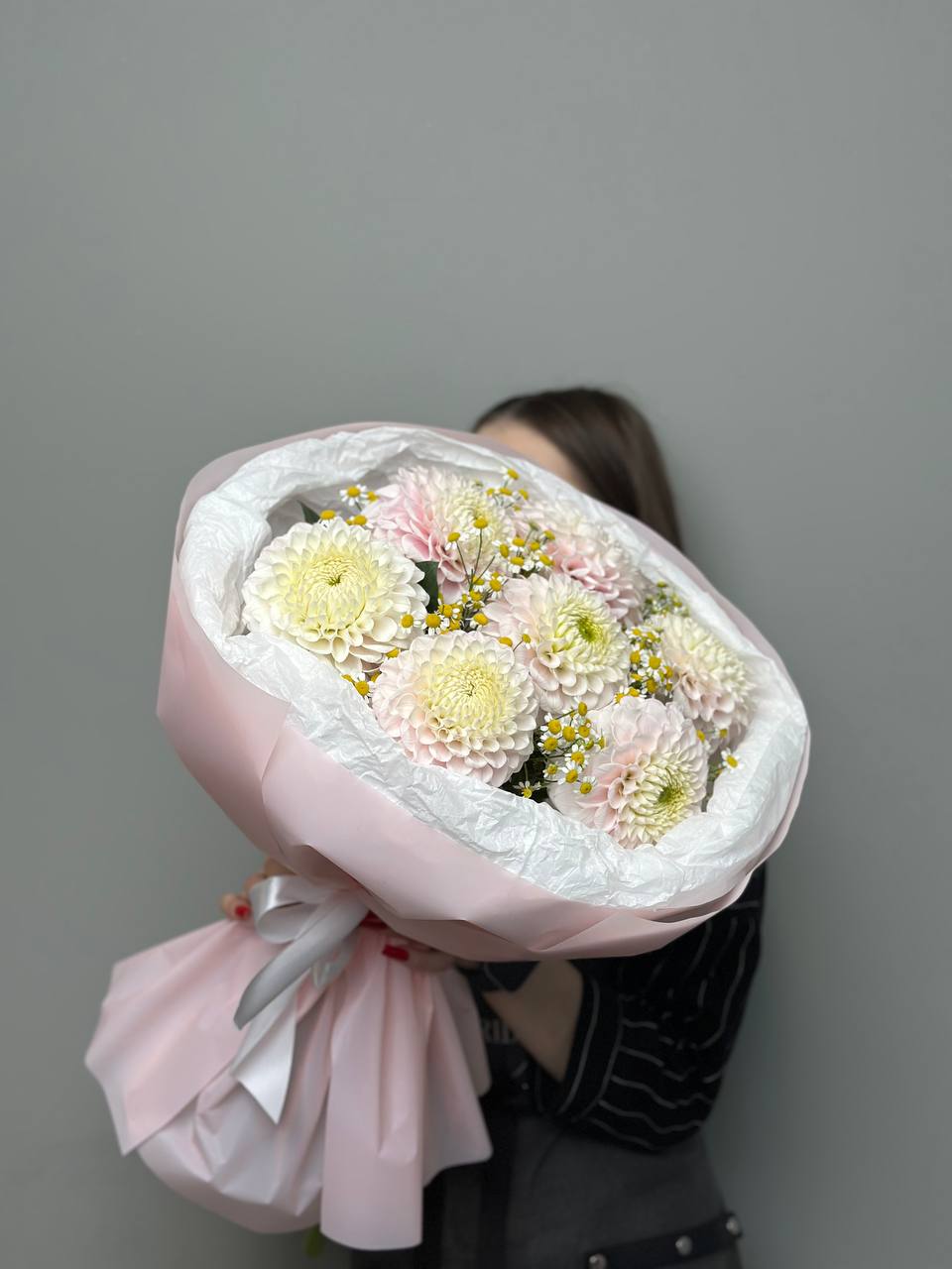 Солнечный зайчик(букет из георгинов и ромашек)